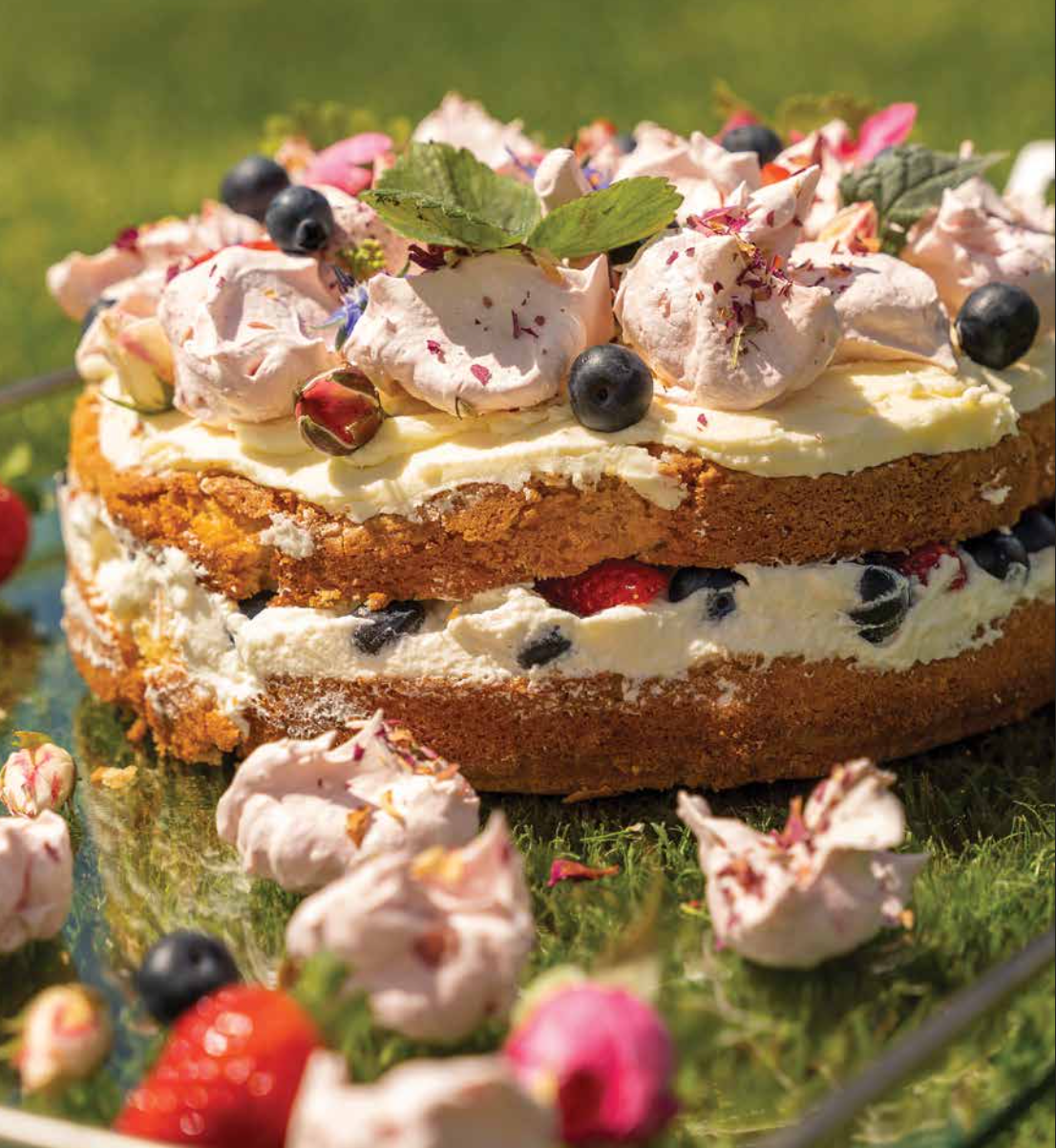 vanilla & berry cake with rose water meringues – Tangleby Gardens