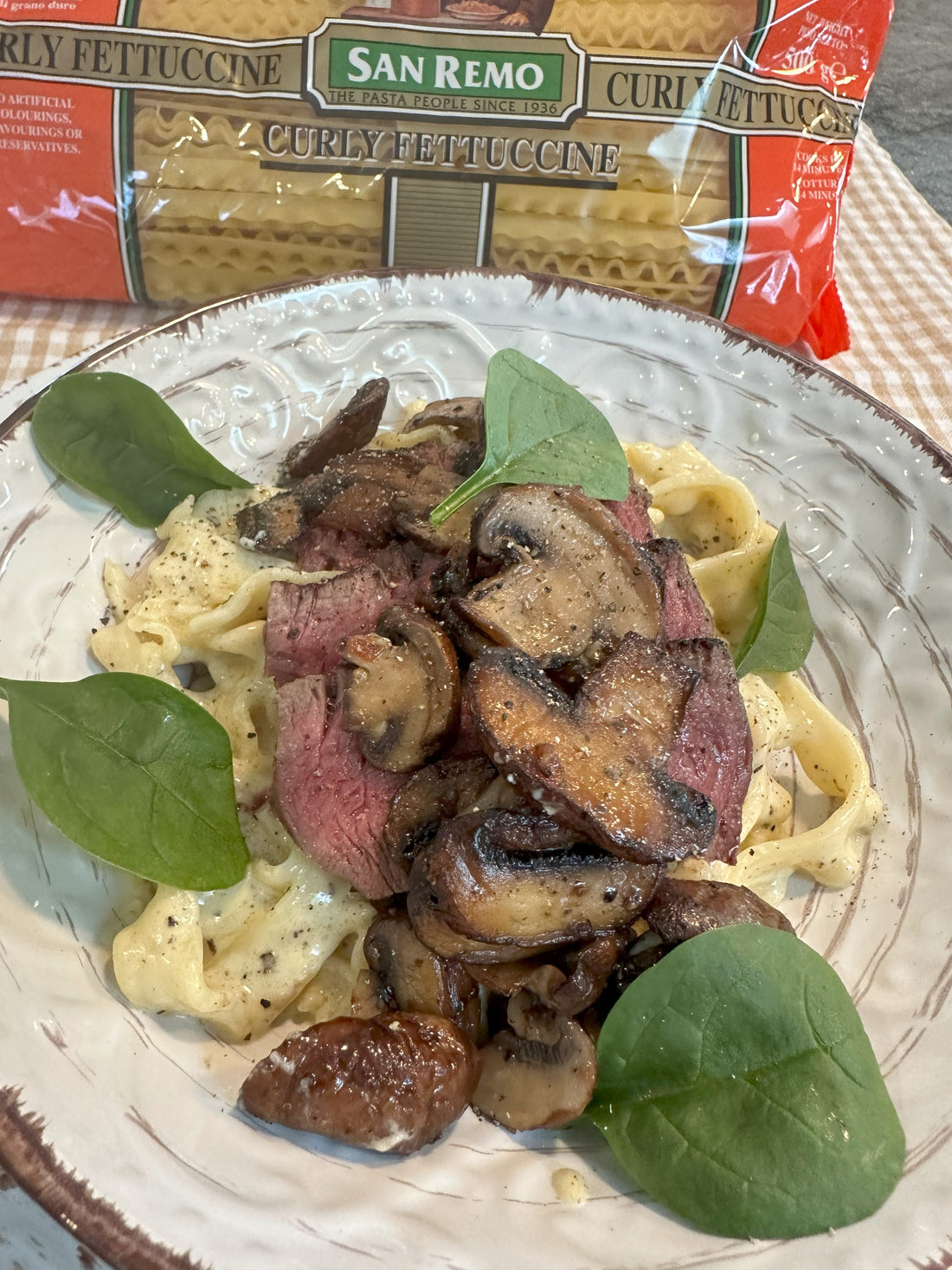 Creamy Pepper Pasta with Sliced Steak and Mushrooms